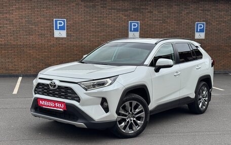 Toyota RAV4, 2022 год, 2 990 000 рублей, 2 фотография
