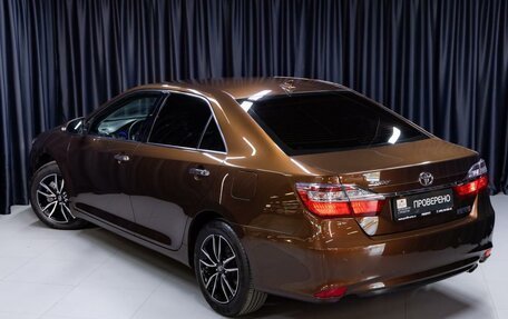 Toyota Camry, 2017 год, 1 989 000 рублей, 4 фотография