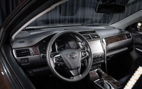 Toyota Camry, 2017 год, 1 989 000 рублей, 7 фотография