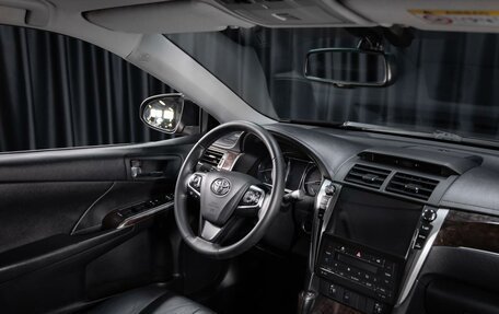 Toyota Camry, 2017 год, 1 989 000 рублей, 6 фотография