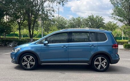 Volkswagen Touran III, 2021 год, 1 520 000 рублей, 3 фотография