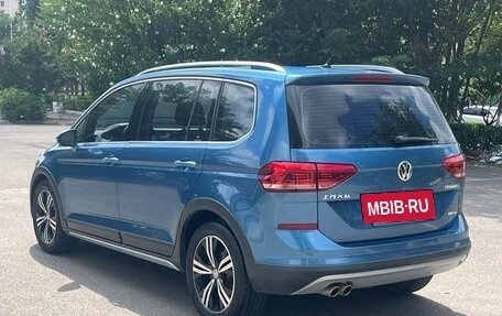 Volkswagen Touran III, 2021 год, 1 520 000 рублей, 4 фотография