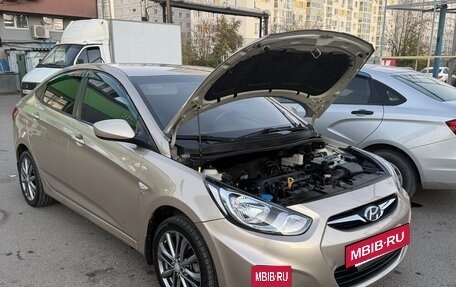 Hyundai Solaris II рестайлинг, 2012 год, 950 000 рублей, 3 фотография