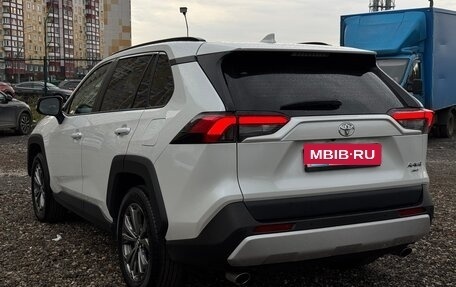 Toyota RAV4, 2023 год, 3 770 000 рублей, 5 фотография