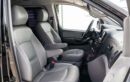 Hyundai Grand Starex Grand Starex I рестайлинг 2, 2018 год, 3 699 000 рублей, 11 фотография