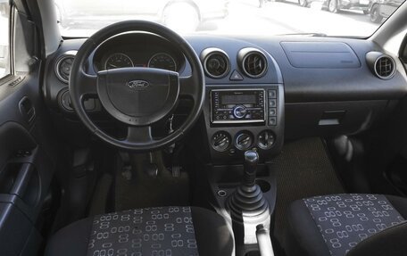 Ford Fiesta, 2004 год, 249 000 рублей, 6 фотография