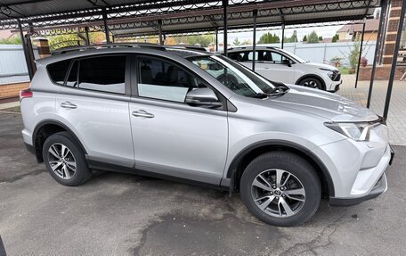 Toyota RAV4, 2017 год, 2 950 000 рублей, 2 фотография