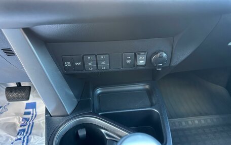 Toyota RAV4, 2019 год, 3 000 000 рублей, 13 фотография