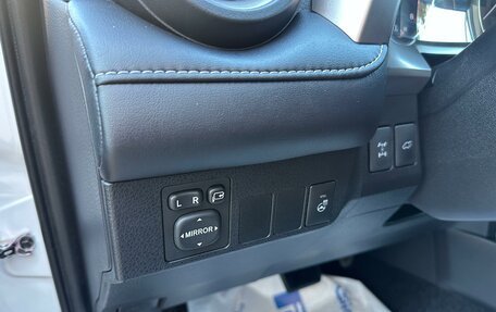 Toyota RAV4, 2019 год, 3 000 000 рублей, 15 фотография