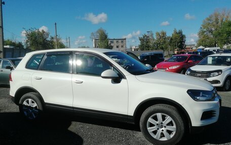 Volkswagen Touareg III, 2011 год, 1 850 000 рублей, 2 фотография