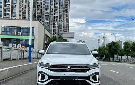 Volkswagen T-Roc I, 2022 год, 1 810 099 рублей, 2 фотография