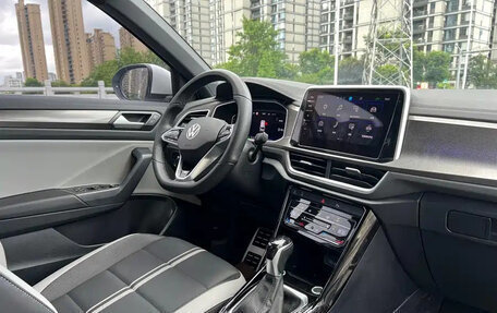 Volkswagen T-Roc I, 2022 год, 1 810 099 рублей, 6 фотография