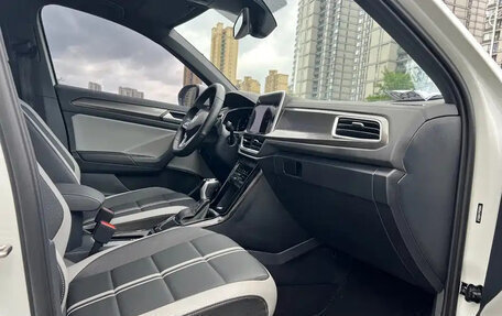 Volkswagen T-Roc I, 2022 год, 1 810 099 рублей, 7 фотография