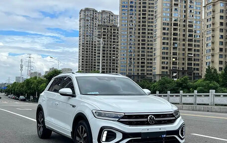 Volkswagen T-Roc I, 2022 год, 1 810 099 рублей, 3 фотография