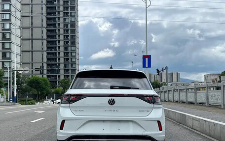 Volkswagen T-Roc I, 2022 год, 1 810 099 рублей, 4 фотография