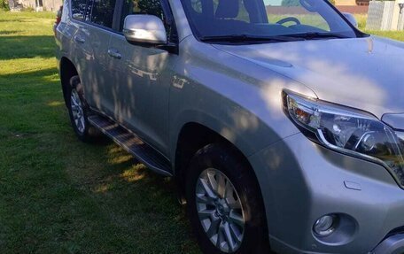 Toyota Land Cruiser Prado 150 рестайлинг 2, 2014 год, 3 700 000 рублей, 7 фотография