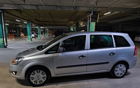 Opel Zafira B, 2011 год, 740 000 рублей, 2 фотография