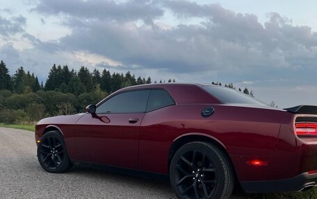Dodge Challenger III рестайлинг 2, 2018 год, 2 850 000 рублей, 3 фотография
