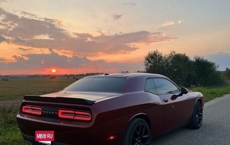 Dodge Challenger III рестайлинг 2, 2018 год, 2 850 000 рублей, 2 фотография