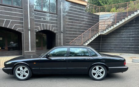 Jaguar XJR III (X350), 1999 год, 1 299 000 рублей, 6 фотография