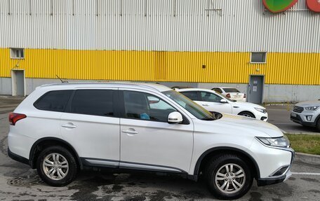 Mitsubishi Outlander III рестайлинг 3, 2015 год, 1 600 000 рублей, 2 фотография