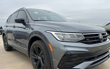 Volkswagen Tiguan II, 2023 год, 3 807 500 рублей, 2 фотография