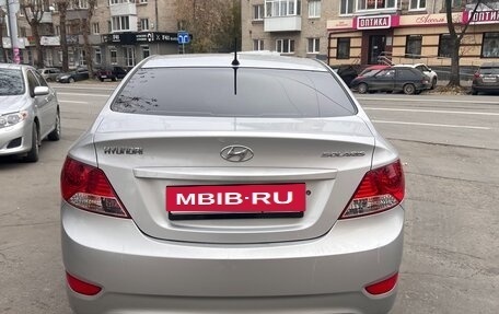 Hyundai Solaris II рестайлинг, 2013 год, 900 000 рублей, 2 фотография