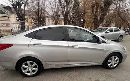 Hyundai Solaris II рестайлинг, 2013 год, 900 000 рублей, 3 фотография