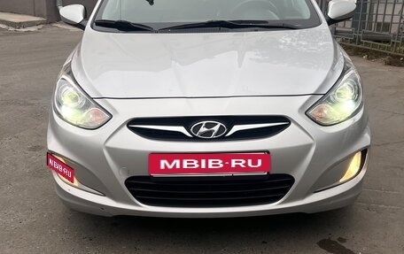 Hyundai Solaris II рестайлинг, 2013 год, 900 000 рублей, 4 фотография