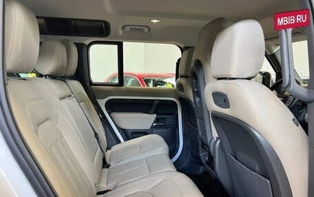 Land Rover Defender II, 2021 год, 5 800 000 рублей, 10 фотография
