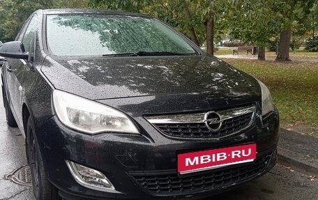 Opel Astra J, 2011 год, 680 000 рублей, 1 фотография