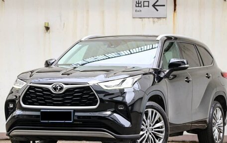 Toyota Highlander, 2022 год, 3 290 040 рублей, 3 фотография