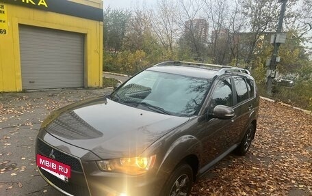 Mitsubishi Outlander III рестайлинг 3, 2010 год, 1 050 000 рублей, 2 фотография