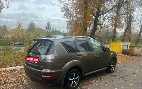 Mitsubishi Outlander III рестайлинг 3, 2010 год, 1 050 000 рублей, 4 фотография