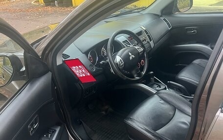 Mitsubishi Outlander III рестайлинг 3, 2010 год, 1 050 000 рублей, 6 фотография