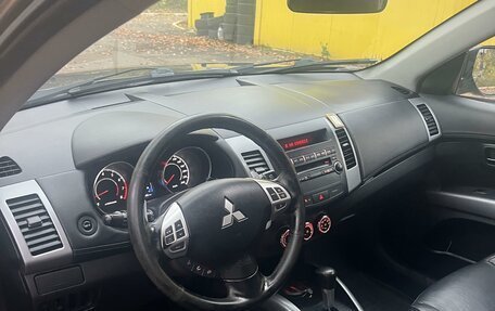 Mitsubishi Outlander III рестайлинг 3, 2010 год, 1 050 000 рублей, 8 фотография