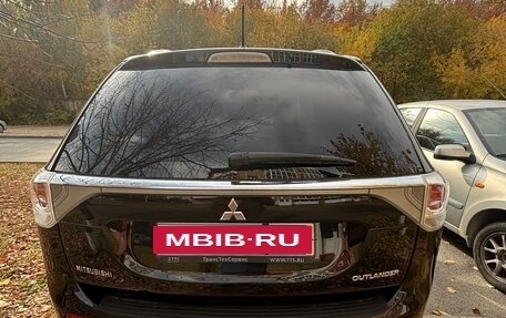 Mitsubishi Outlander III рестайлинг 3, 2013 год, 1 399 000 рублей, 5 фотография