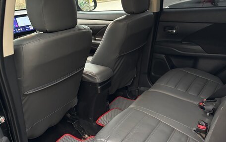 Mitsubishi Outlander III рестайлинг 3, 2013 год, 1 399 000 рублей, 15 фотография