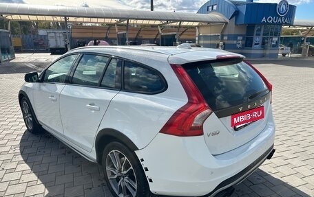 Volvo V60 Cross Country II, 2016 год, 1 497 000 рублей, 7 фотография