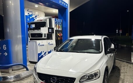 Volvo V60 Cross Country II, 2016 год, 1 497 000 рублей, 13 фотография