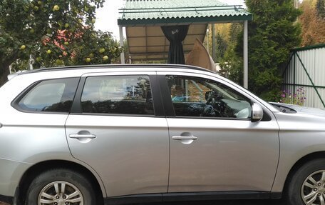 Mitsubishi Outlander III рестайлинг 3, 2012 год, 1 290 000 рублей, 3 фотография