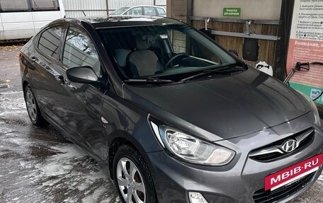 Hyundai Solaris II рестайлинг, 2012 год, 740 000 рублей, 2 фотография
