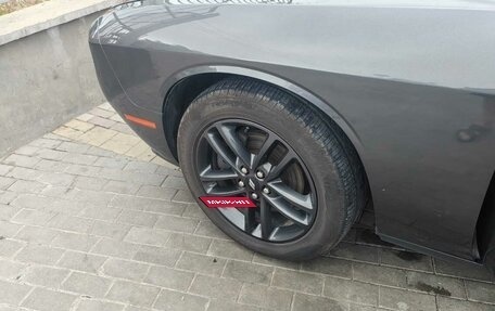 Dodge Challenger III рестайлинг 2, 2019 год, 3 200 000 рублей, 4 фотография