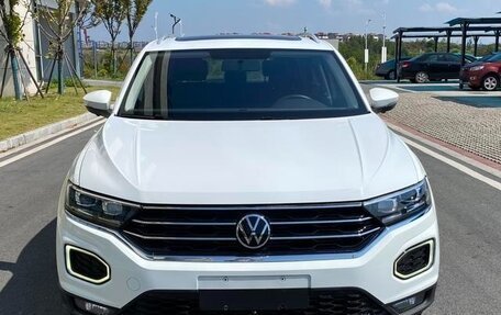 Volkswagen T-Roc I, 2022 год, 1 574 000 рублей, 2 фотография