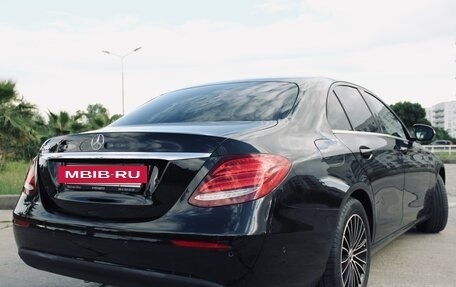 Mercedes-Benz E-Класс, 2017 год, 2 600 000 рублей, 2 фотография