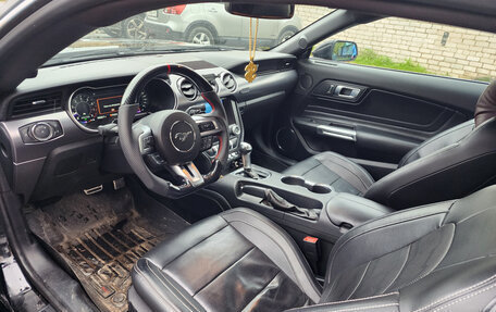 Ford Mustang VI рестайлинг, 2017 год, 2 600 000 рублей, 24 фотография