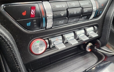 Ford Mustang VI рестайлинг, 2017 год, 2 600 000 рублей, 28 фотография