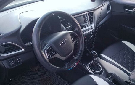 Hyundai Solaris II рестайлинг, 2017 год, 1 000 000 рублей, 8 фотография
