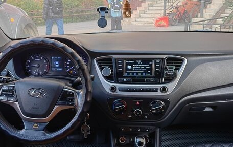 Hyundai Solaris II рестайлинг, 2017 год, 1 000 000 рублей, 7 фотография