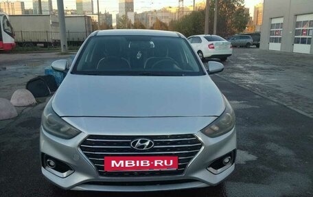 Hyundai Solaris II рестайлинг, 2017 год, 1 000 000 рублей, 3 фотография